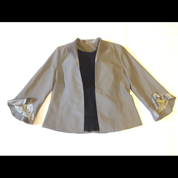 Two-piece suit. Lined, grey, beautiful, elegant. - Picture 6 of 7